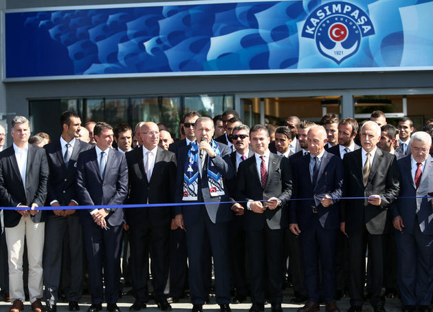 Görkemli açılış