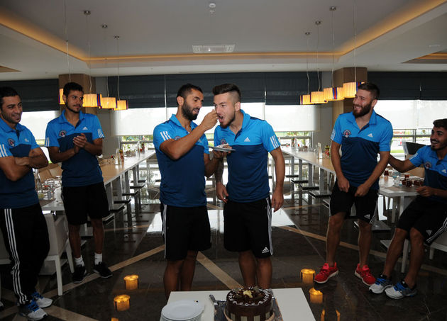 Adem’e doğum günü kutlaması