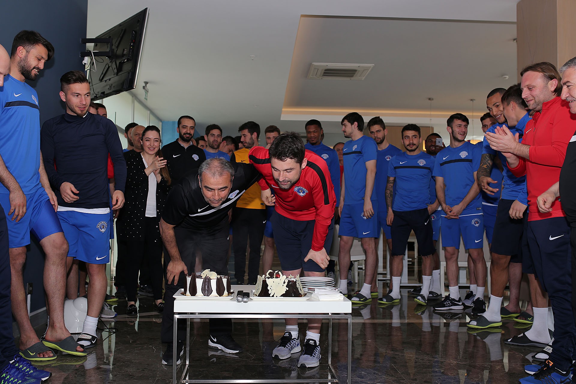 Murat ve Ali’ye doğum günü kutlaması