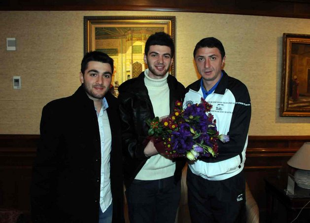 Öğrencilerden Arveladze’ye destek ziyareti