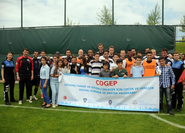 Antrenmanı çocuklar izledi